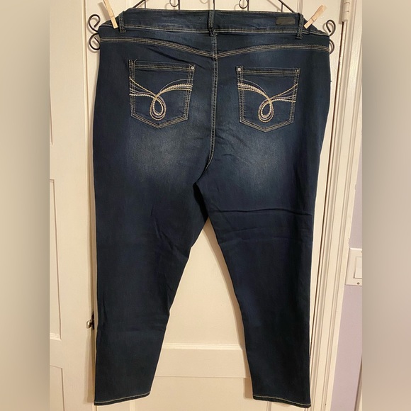 NWOT Angels 24W Curvy Skinny Jeans - Picture 3 of 3